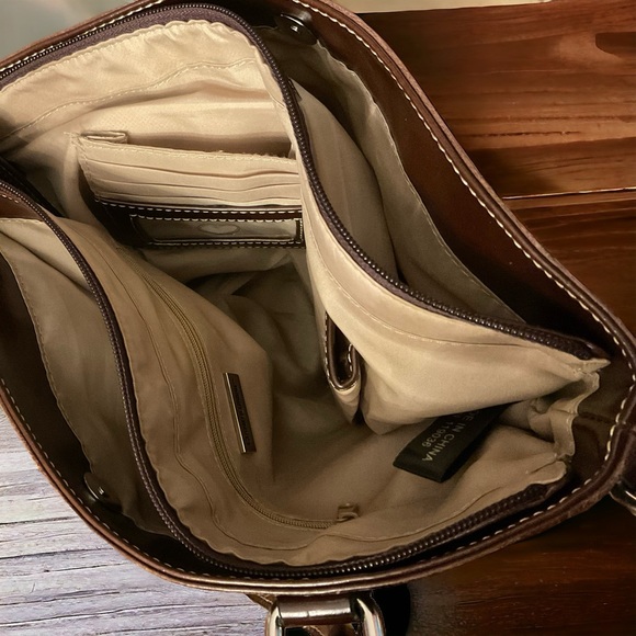 Giani Bernini Handle & Adjustable Latch Off Crossbody Strap Genuine Leather Bag! - Picture 4 of 16